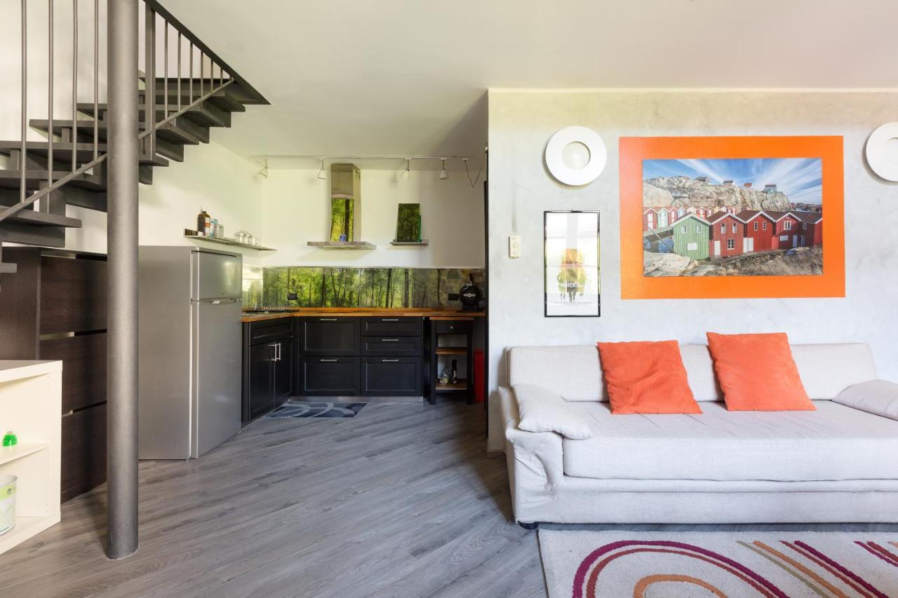 Guesthost - Milano Vigentino Loft With Terrace Appartement